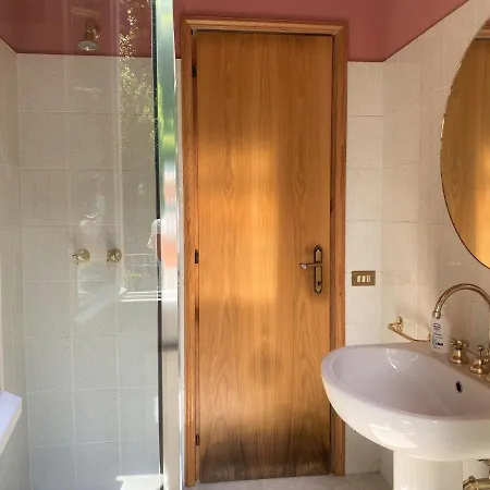 Casa Del Custode: Renovated Flat With Garden In A Near The Lägenhet *