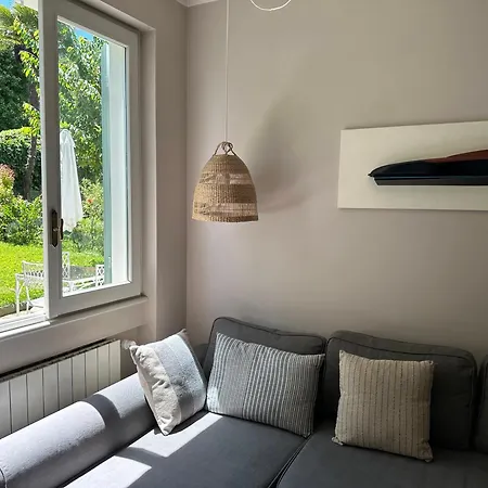 Casa Del Custode: Renovated Flat With Garden In A Near The Lägenhet Stresa